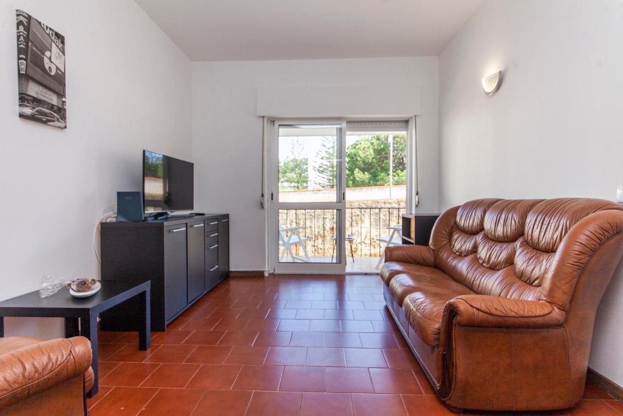 E - Local Da Trindade Guesthouse ลากอส ภายนอก รูปภาพ