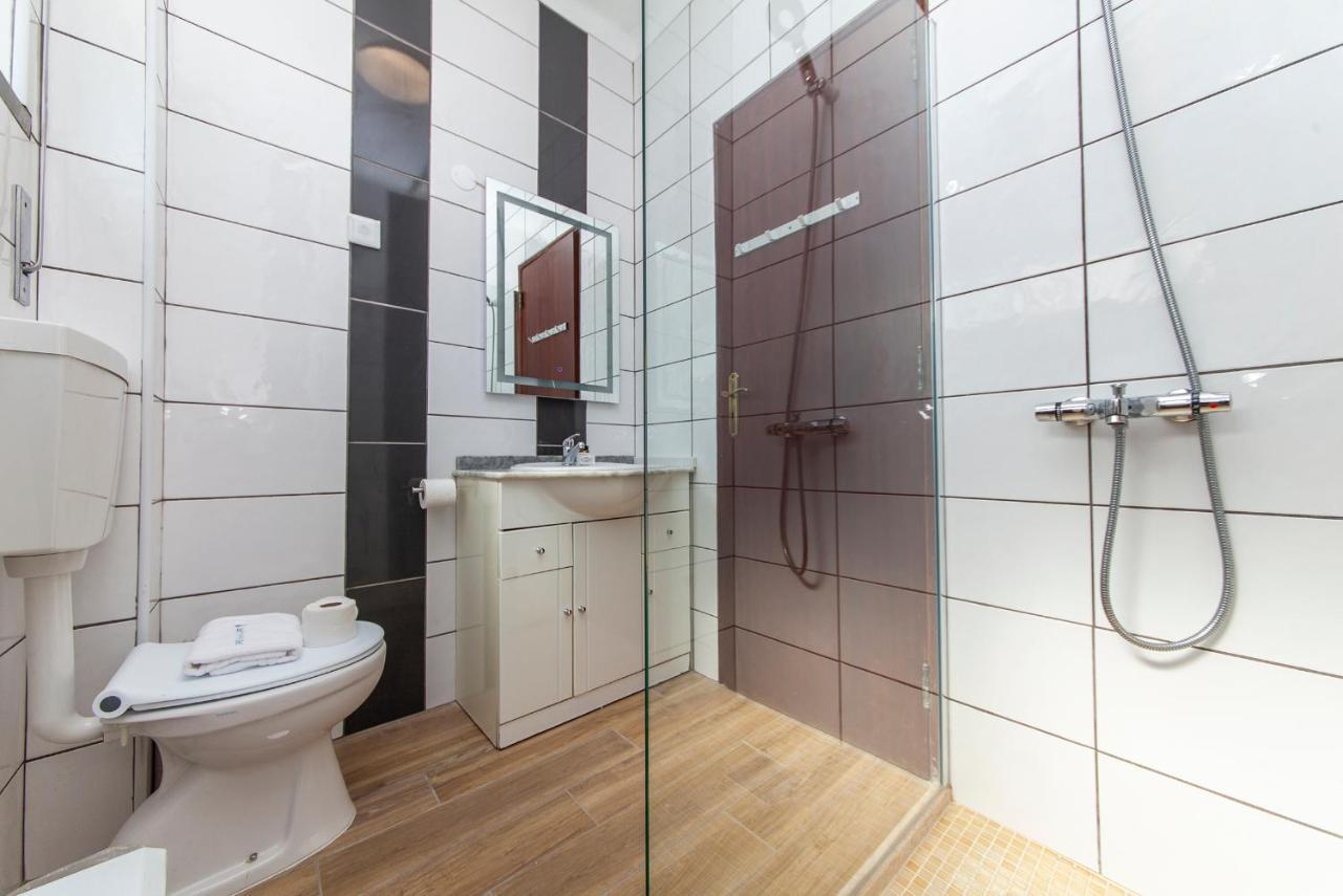 E - Local Da Trindade Guesthouse ลากอส ภายนอก รูปภาพ